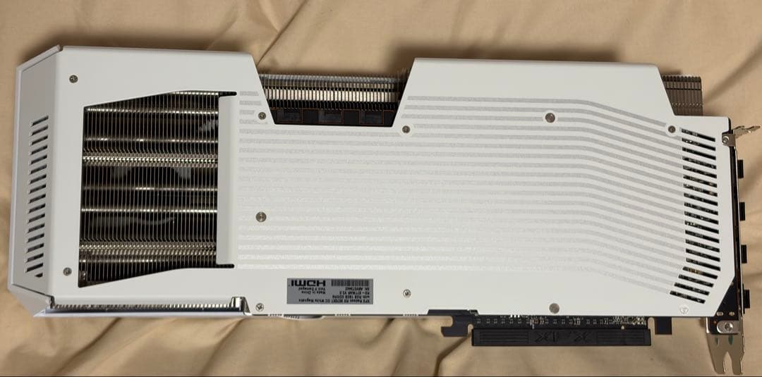 XFX Mercury AMD Radeon RX9070XT ホワイト