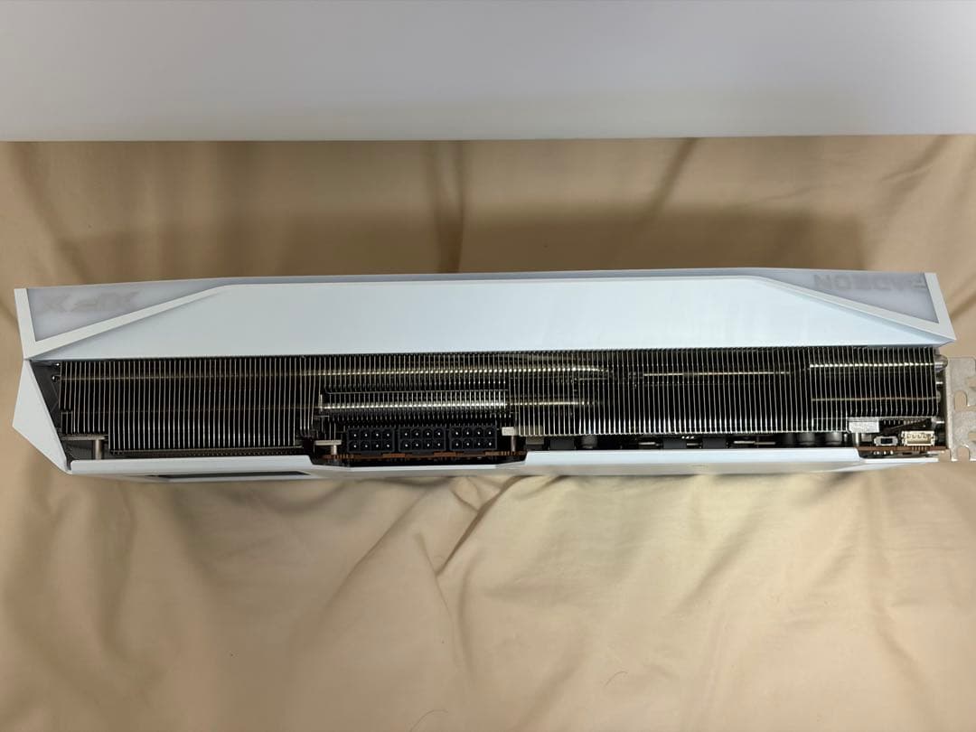 XFX Mercury AMD Radeon RX9070XT ホワイト