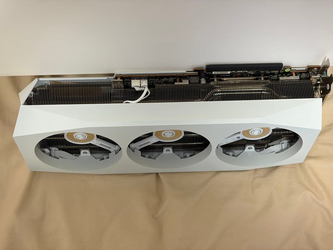 XFX Mercury AMD Radeon RX9070XT ホワイト