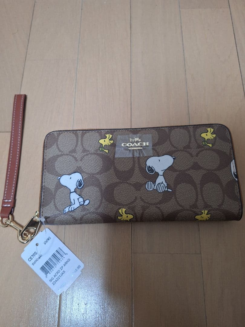 emi_arashi_0218　新品未使用　COACH スヌーピー 長財布