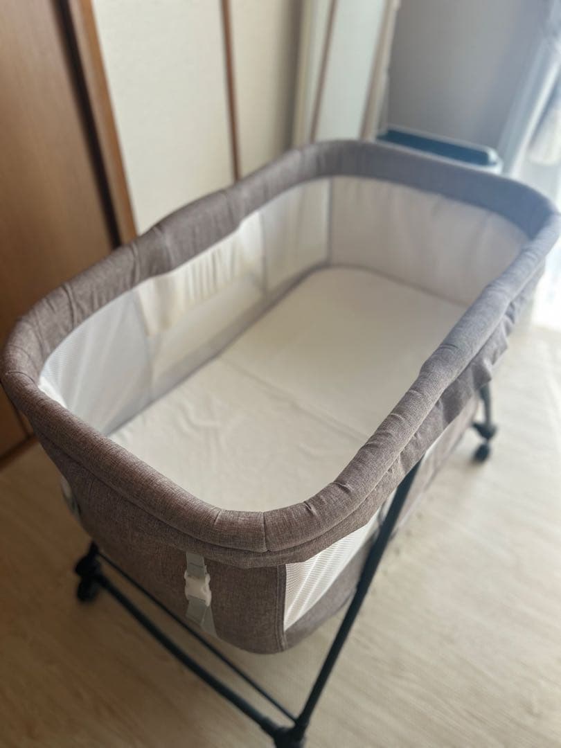折りたたみ式ベビーベッド ゆりかご機能　蚊帳付き