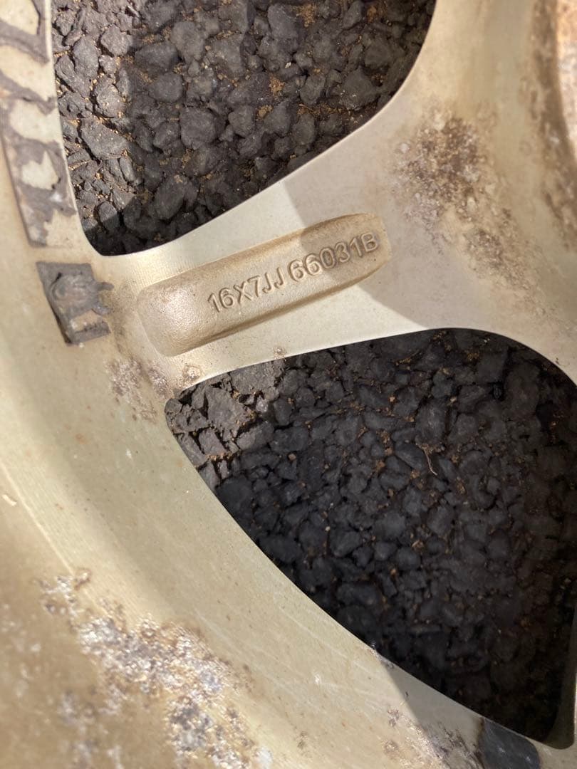 ブリヂストン DM-V2 215/70r16 タイヤ・ホイールセット　山たっぷり