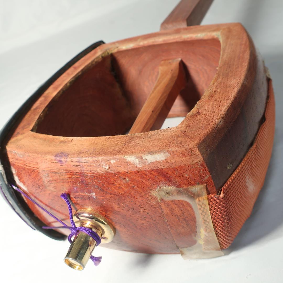 段ボ津軽三味線 東触り 極太黒檀ペグ ハードケース 撥 予備弦 駒 楽譜 付属