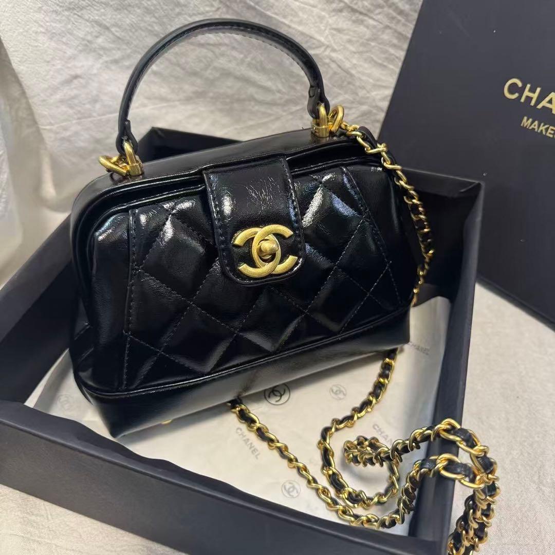 VIP限定 ノベルティキルティングチェーンショルダー エナメル バッグ