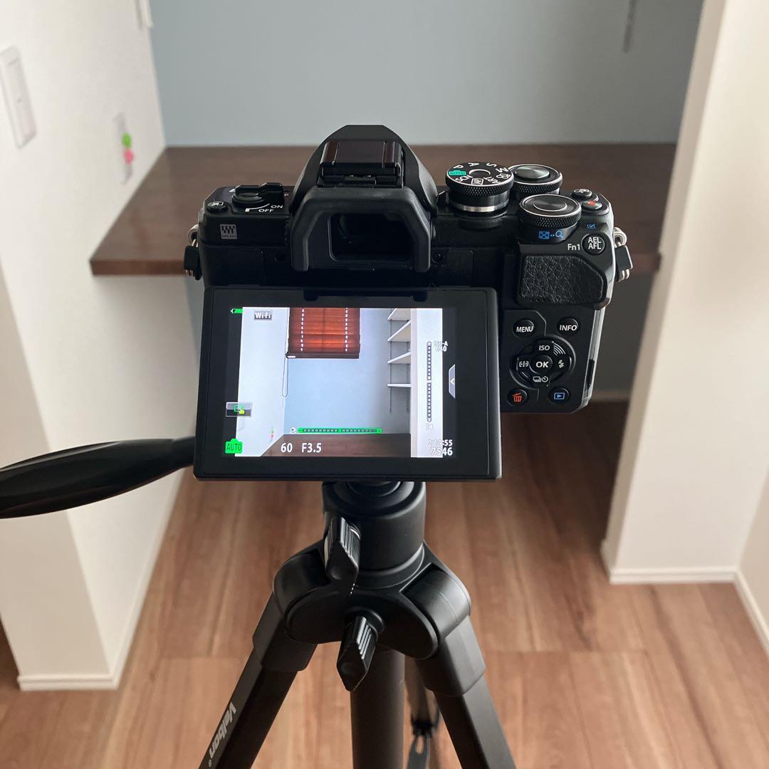 新品級♪OLYMPUS E-M10 Mark III ダブルズーム　人気機種