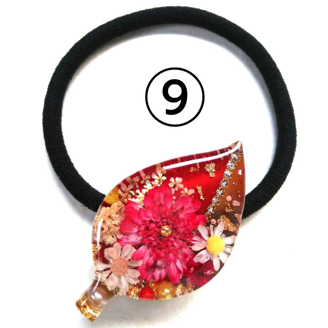 ヘアゴム レジン オーバル型 天然石レッドジェイドとミニミニ薔薇と蝶々
