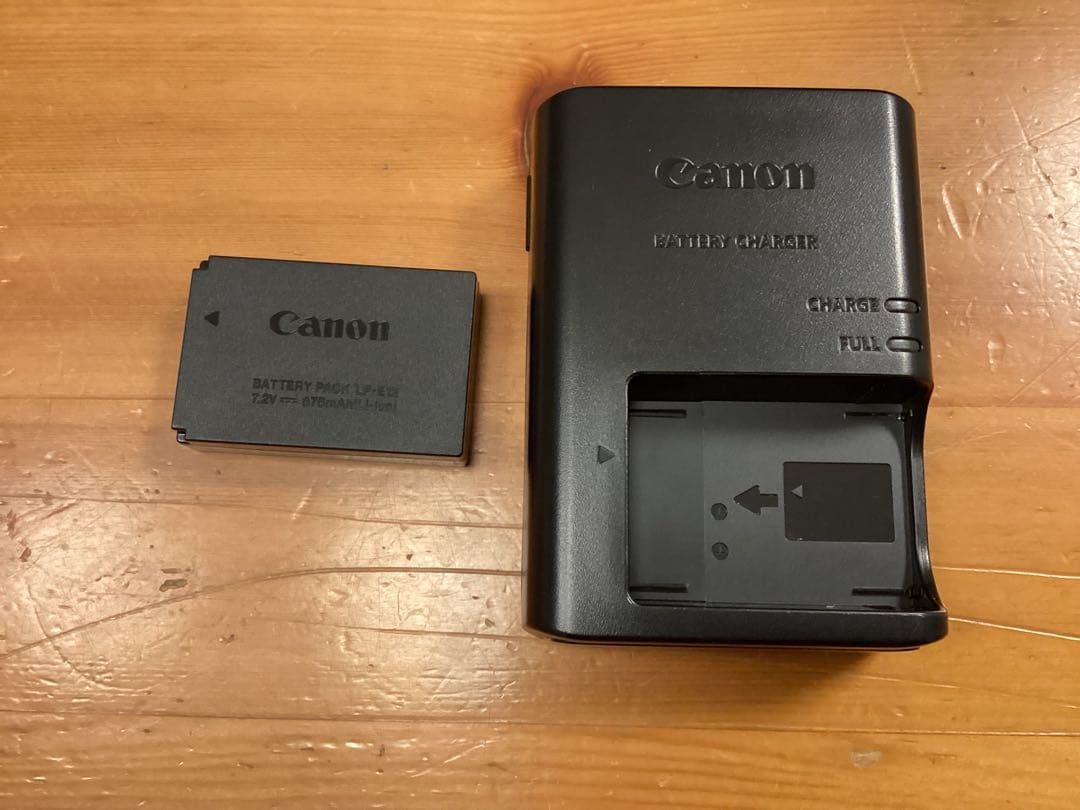 EOS M100　ブラック　EF-M15-45　IS　STM　レンズキット　黒