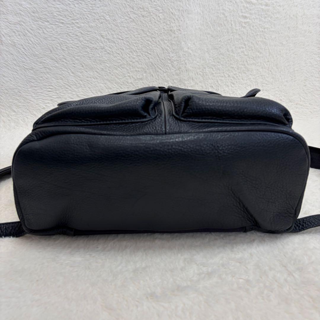 ペッレモルビダ メイデンボヤージュ フラップバックパック リュック レザー 紺色