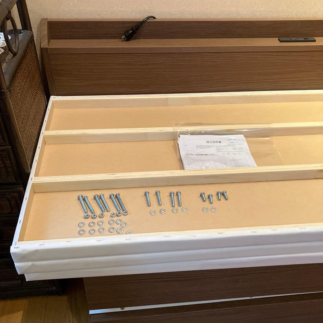 ニトリ　クイーンサイズ　ベットフレームのみ