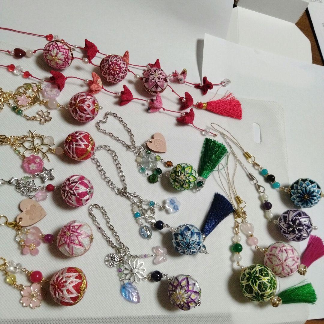 Muriel　絹糸　小さな手まり　ストラップ　バッグチャーム　つるし飾り