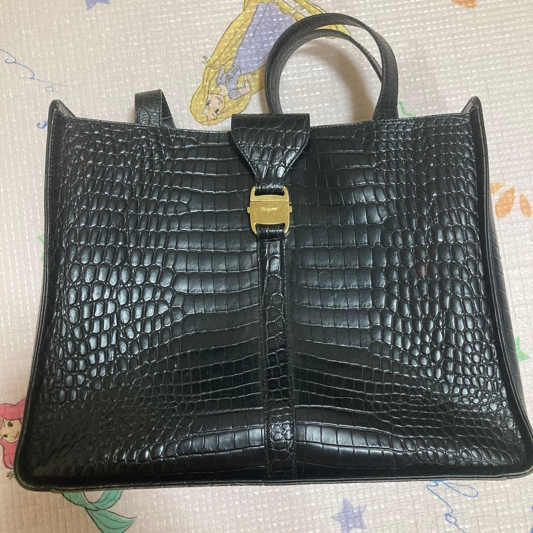 FERRAGAMO【フェラガモ】　EE-21 0240 型押し　かばんレディース