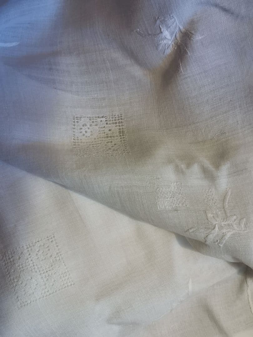 アンティークニードルワーク 昆虫＆薔薇刺繍フィレレース 大判シアークロスカーテン