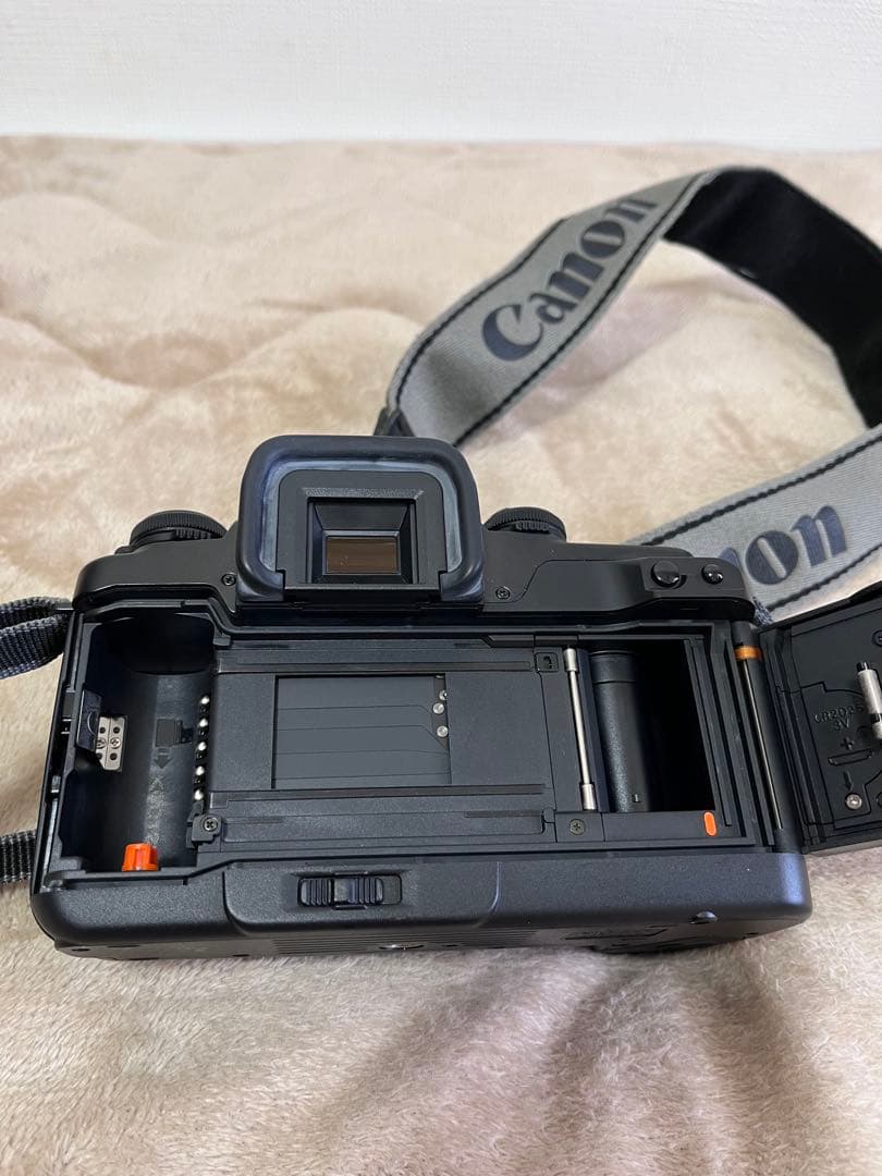 ★Canon EOS55 フィルムAF一眼レフ　交換レンズ2本他、道具一式！