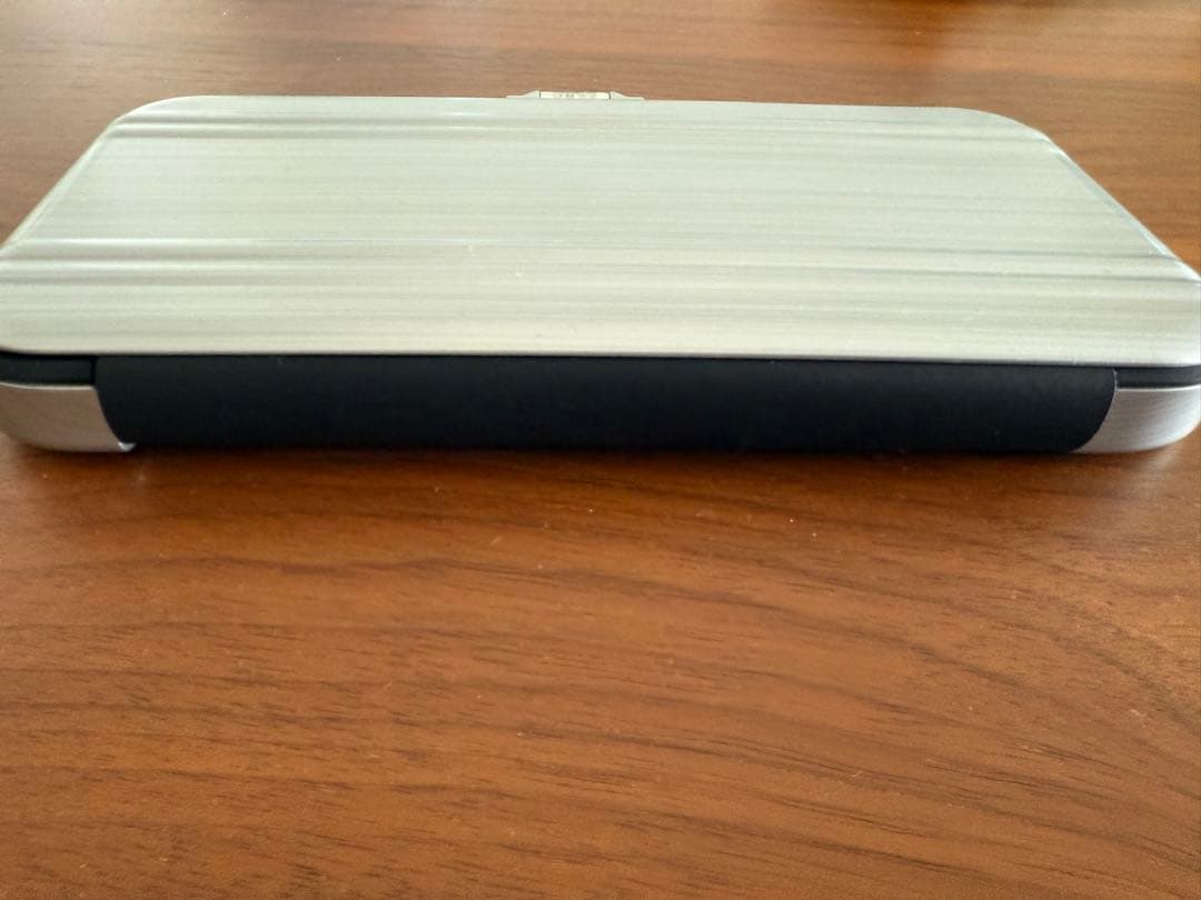 ゼロハリバートンiPhone16Pro 手帳タイプ