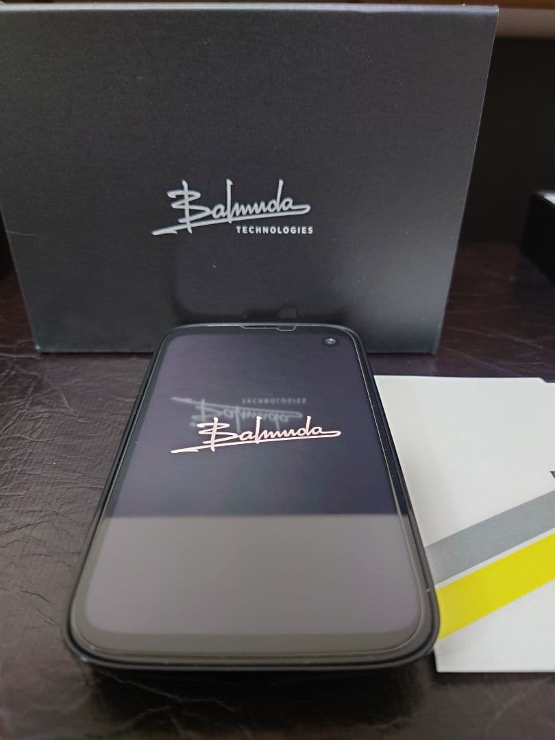 【美品】バルミューダ フォン（本体+箱など）色:ブラック