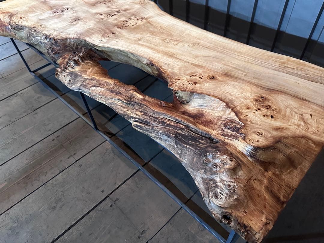 ポプラ　一枚板テーブル　店舗什器　アイアン脚　カフェ　ディスプレイ　民泊　別荘