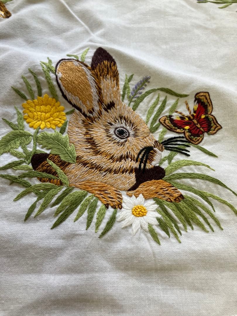 ウサギ刺繍のテーブルクロス87x87cm
