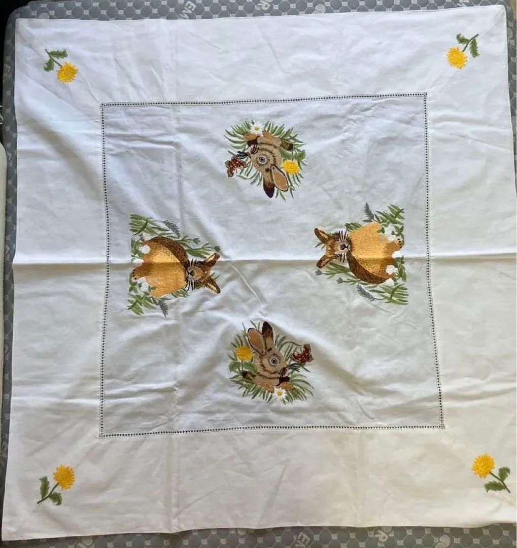 ウサギ刺繍のテーブルクロス87x87cm