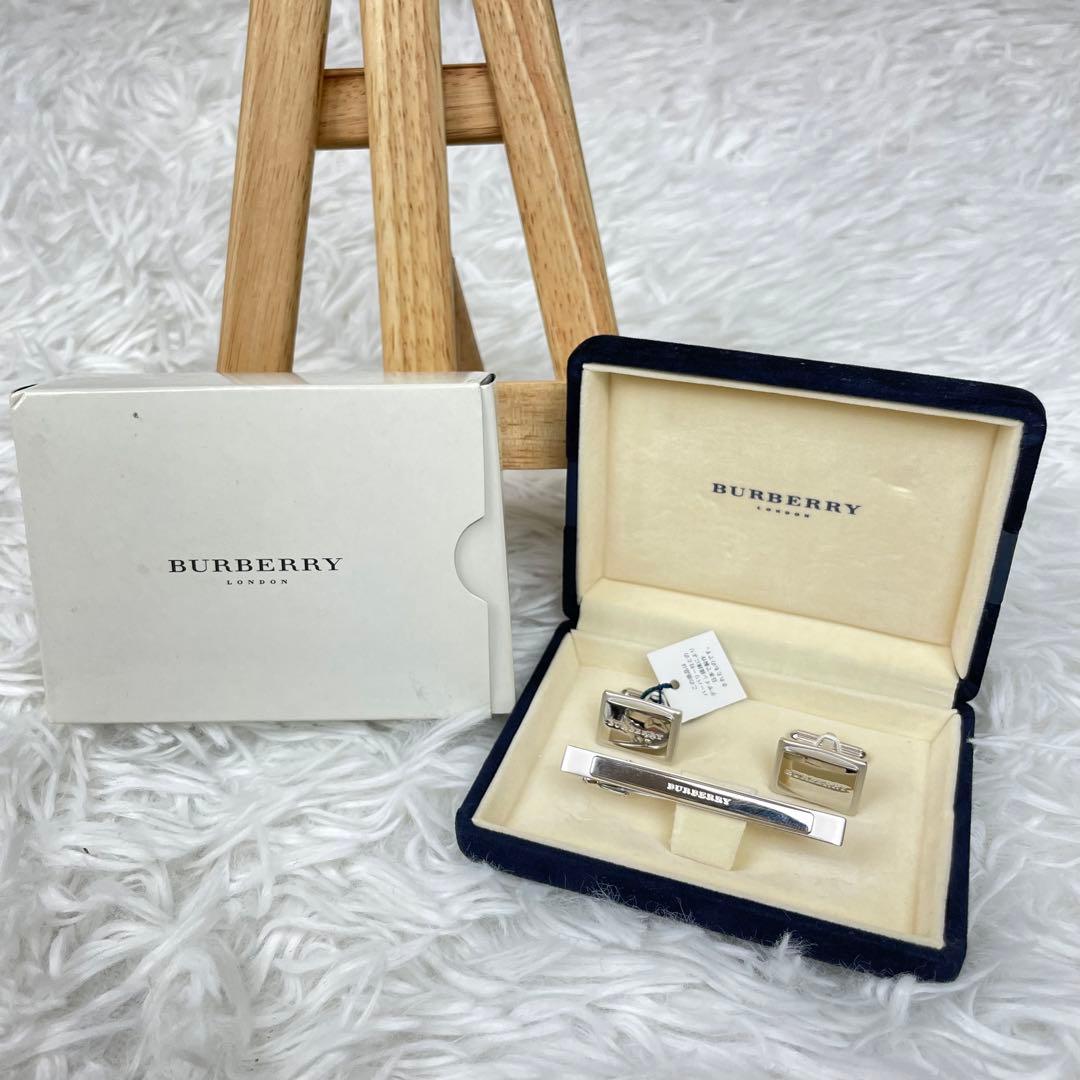 未使用級✨バーバリーロンドン✨ネクタイピン✨カフスセット✨2点✨シルバー銀