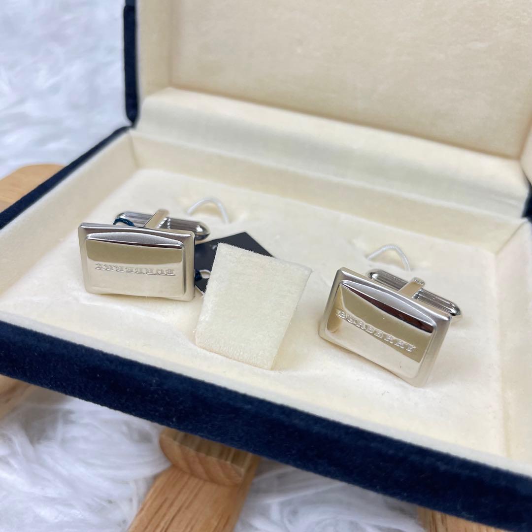 未使用級✨バーバリーロンドン✨ネクタイピン✨カフスセット✨2点✨シルバー銀