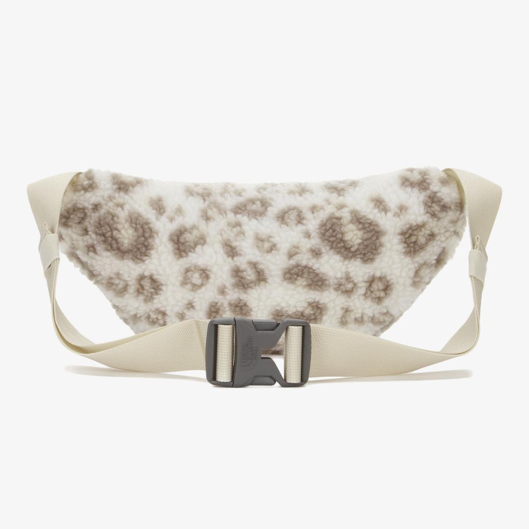 海外！ノースフェイス　ボディバッグ　ショルダーバッグ　レオパード柄　ベージュ