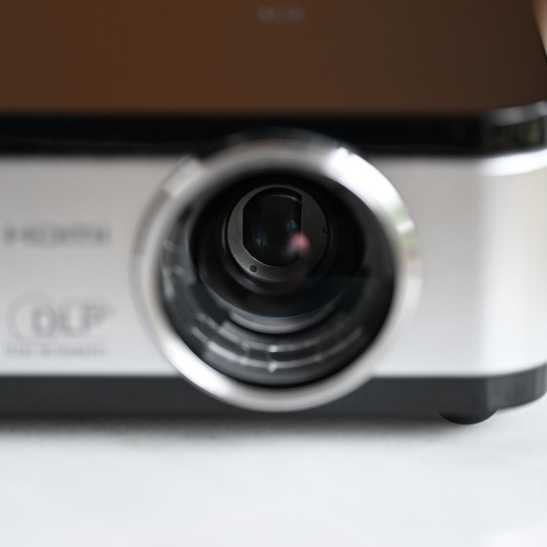 QUMI Q2（コンパクトプロジェクター）