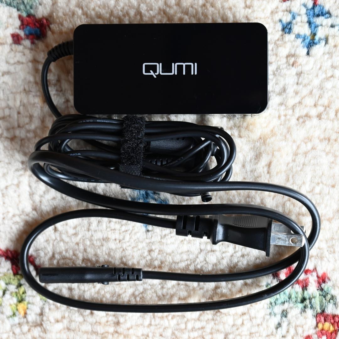 QUMI Q2（コンパクトプロジェクター）