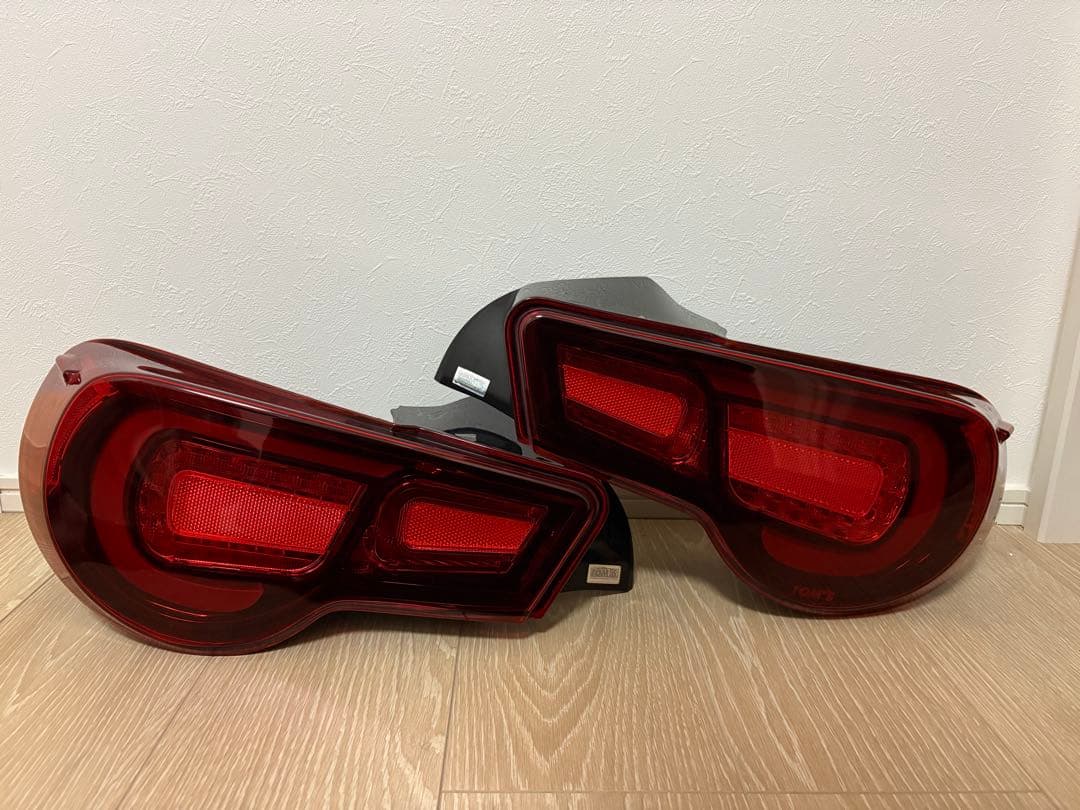 【本日のみ値下げ価格】絶版　TOM'S LEDテールランプ　86 BRZ