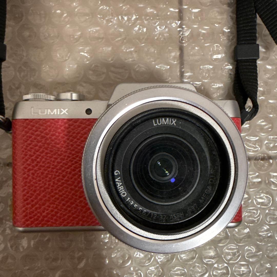 ミラーレス一眼　Panasonic DMC-GF7