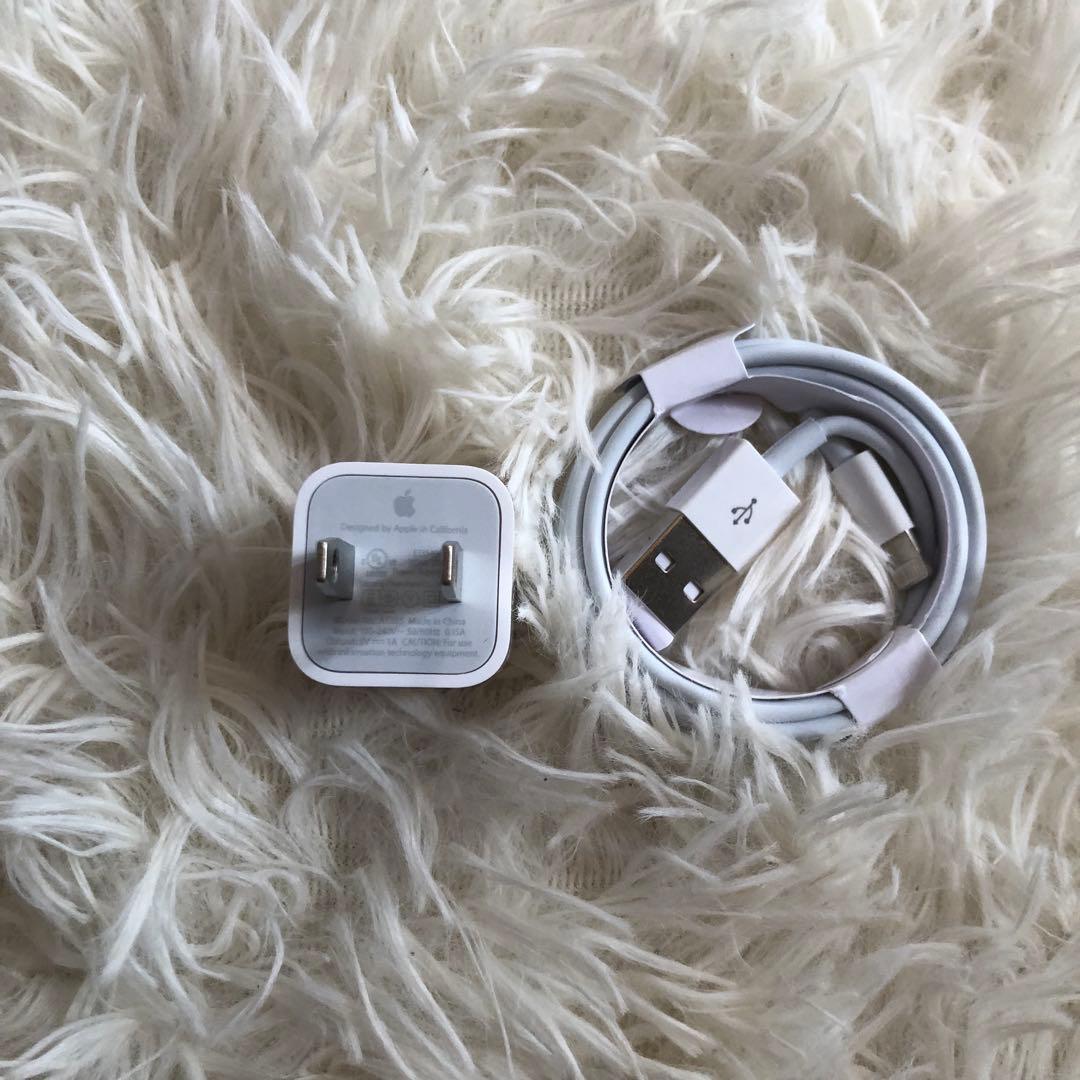 【完動品】iPad 第8世代 32GB 【すぐ発送】【付属品】