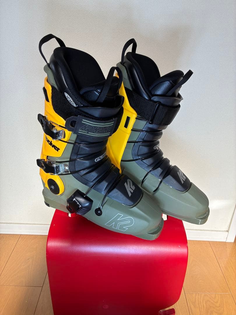 K2 revolverスキーブーツ