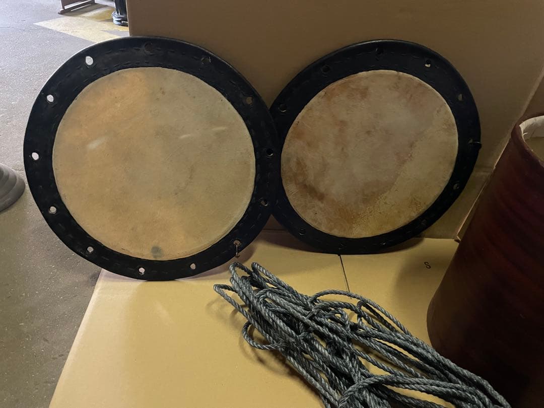 ②桶胴太鼓 本革　1.5尺 太鼓 桶太鼓 直径約47㎝ 高さ約40㎝ バチ 付き