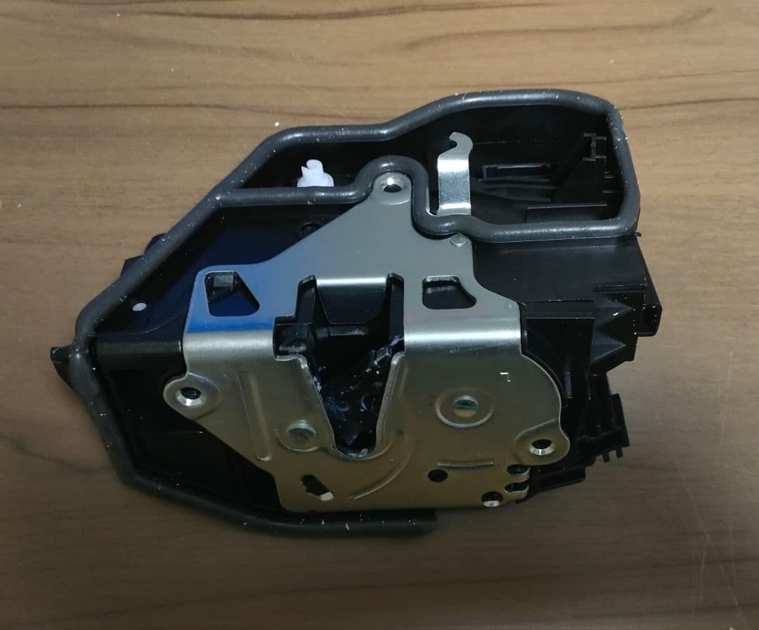 新品　ドアロックアクチュエーター　助手席　左前　送料込