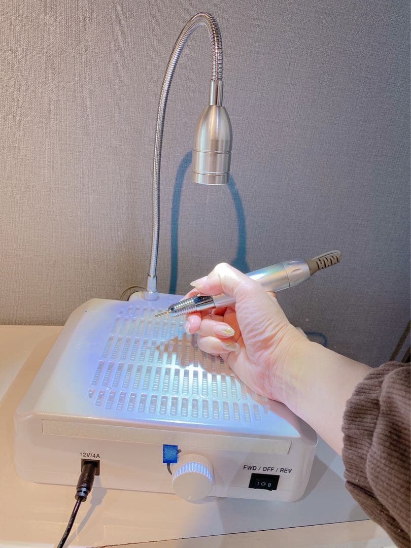 ネイルマシーン、集塵機、ライトが合体してます！