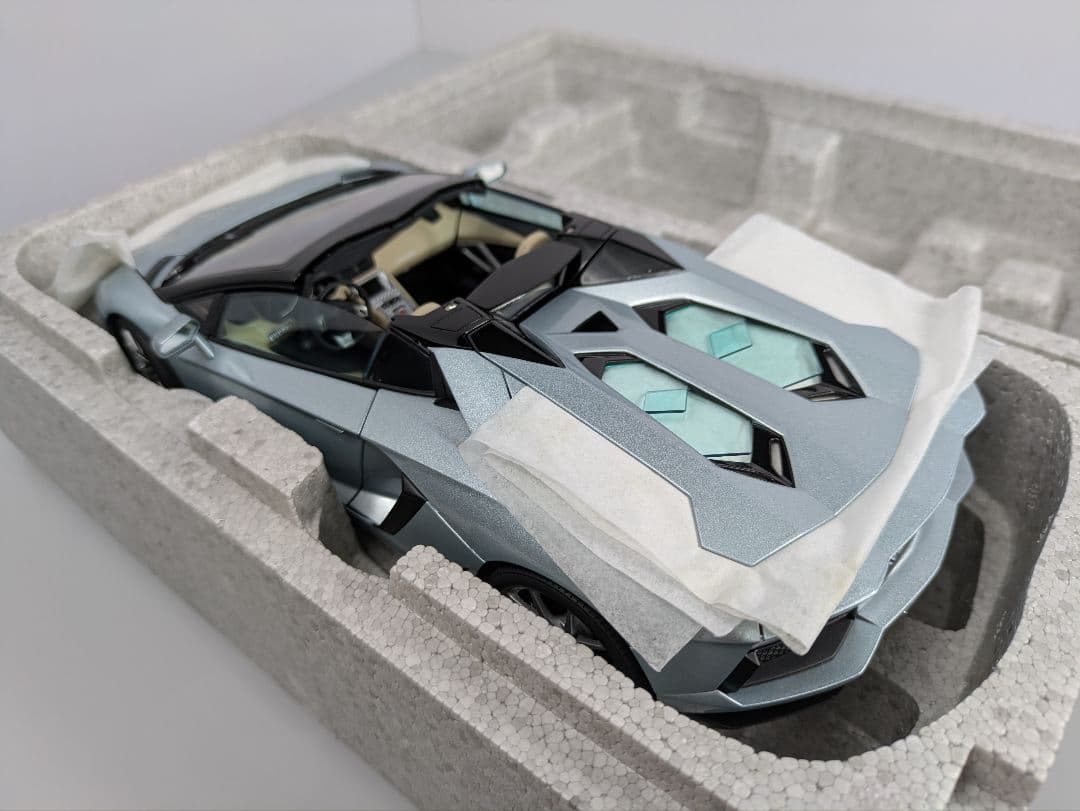 1/18 ミニカー オートアート ランボルギーニ アヴェンタドール ロードスター