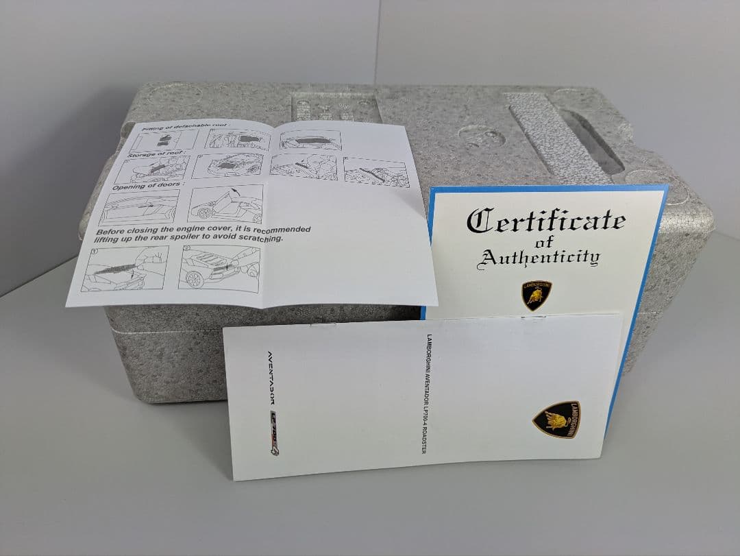 1/18 ミニカー オートアート ランボルギーニ アヴェンタドール ロードスター