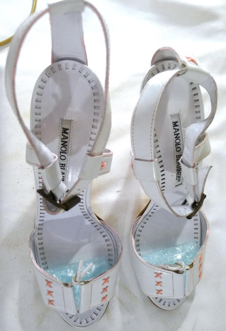 【マノロブラニク】ホワイト＆PINKカラーミュールパンプス美品 23㎝