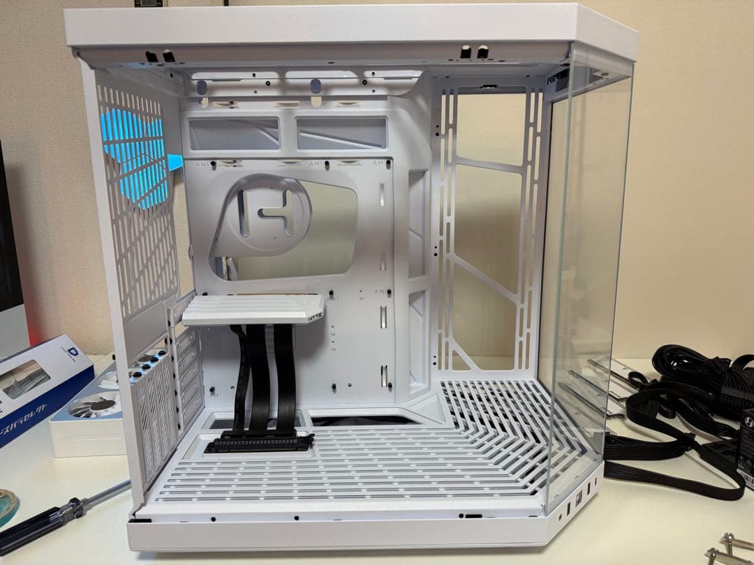 HYTE Y70 ホワイト PCケース