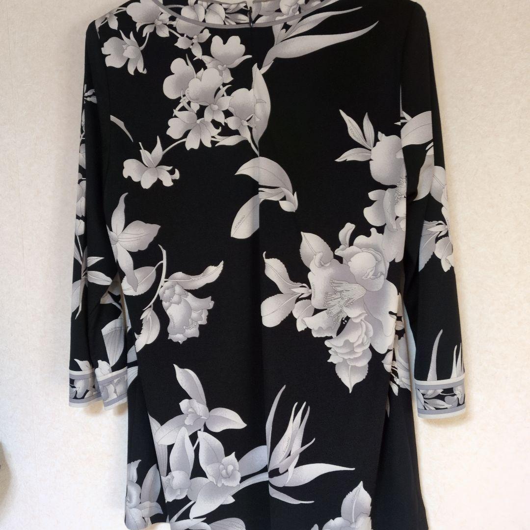 近年レオナール　人気花柄 Vネック 7分袖 カンカンチュニックのみ