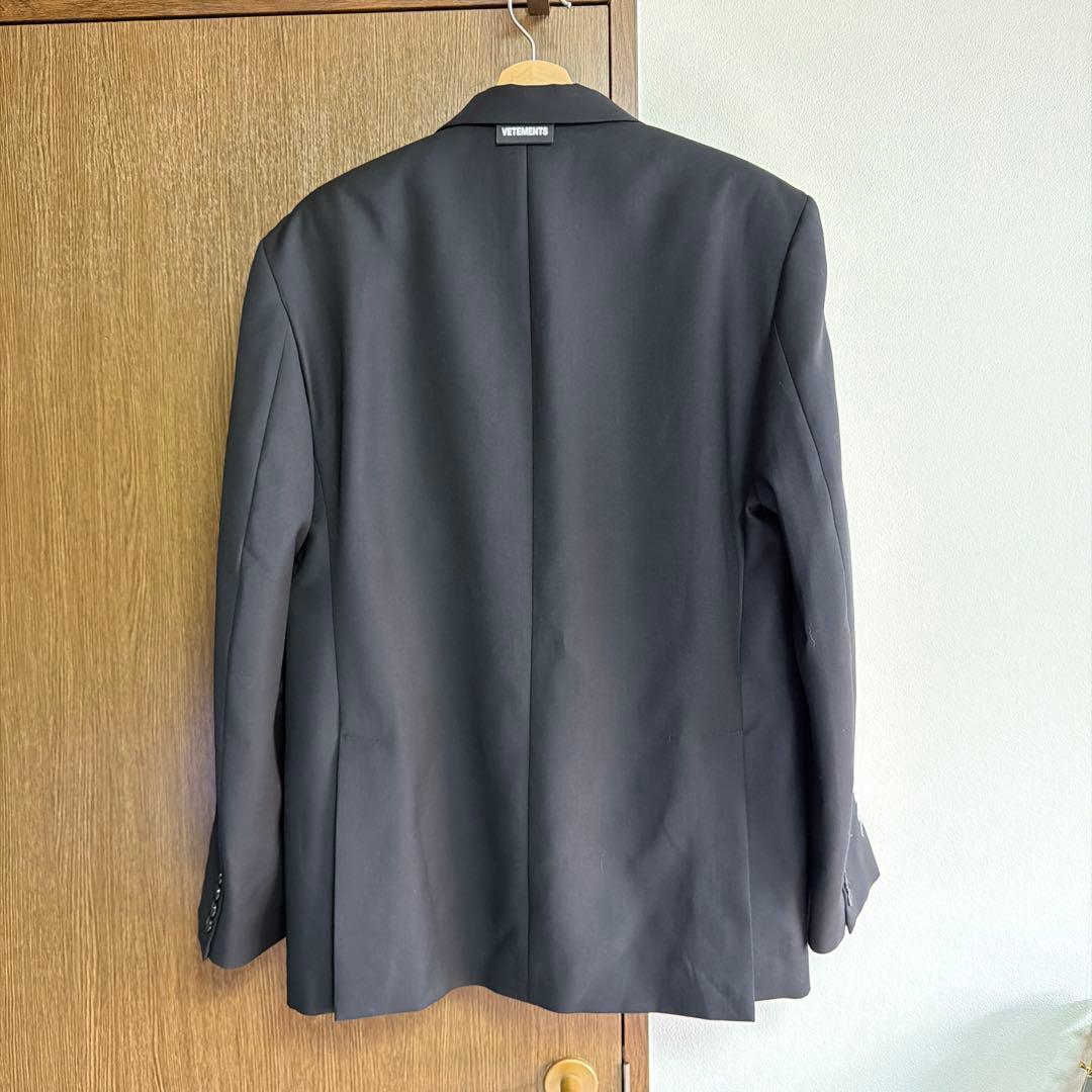 ジャケット・アウター VETEMENTS GOTHIC LOGO EMBROIDERED JACKET