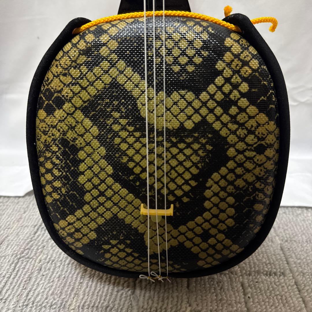 B076 沖縄 三線 蛇三線 人工皮 蛇柄 三味線 和楽器 ケース 付き
