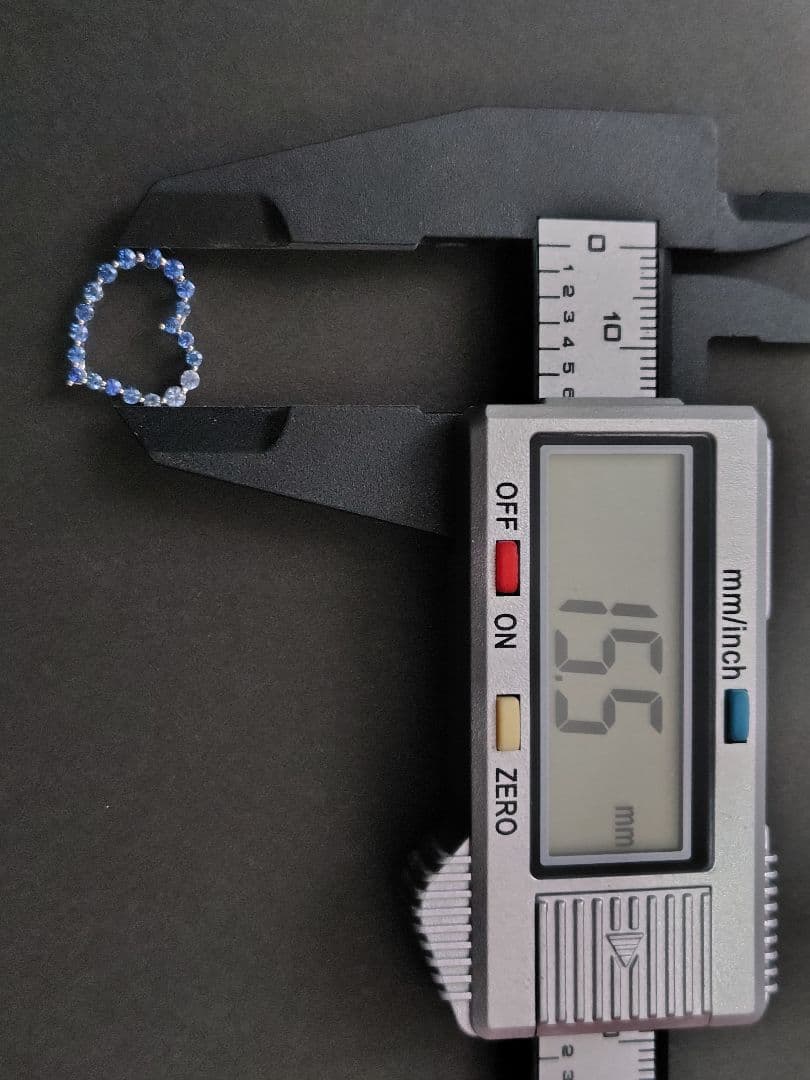 gstv　K18WG サファイアチャーム・ペンダントトップ　付属品なし