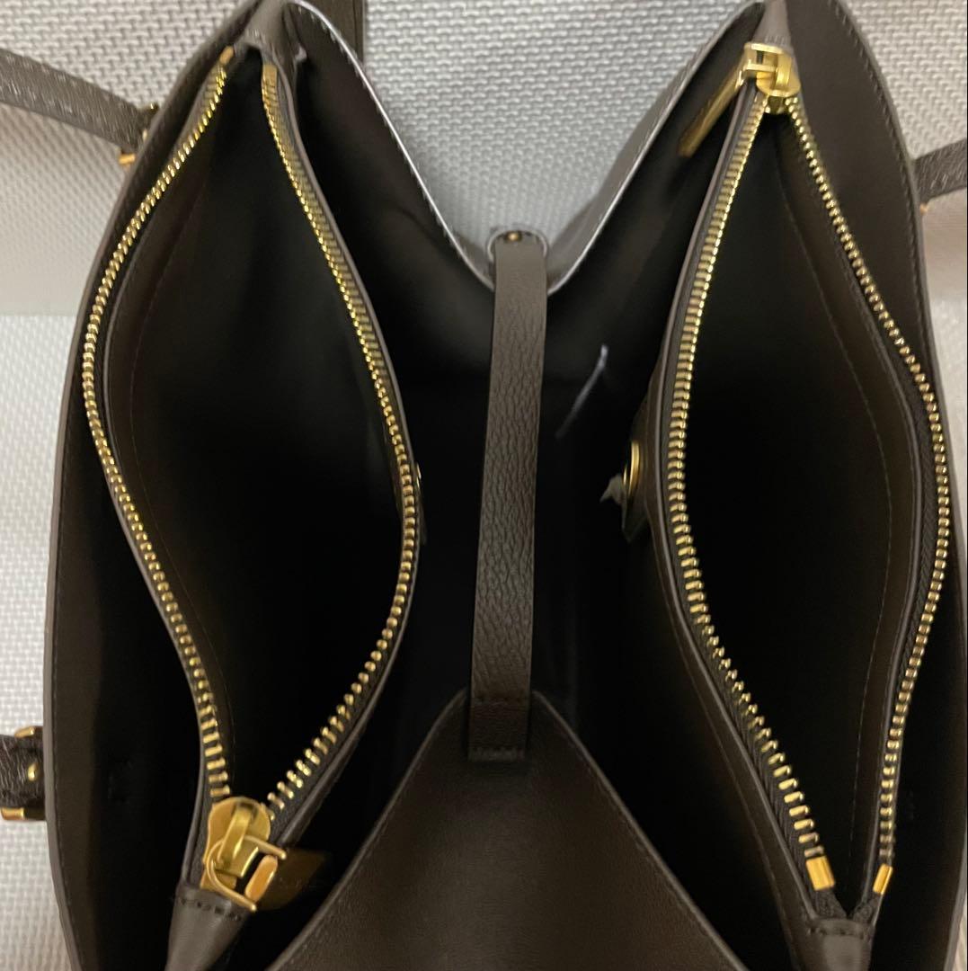 【最終価格】CHARLES & KEITH ダークモス トートバッグ