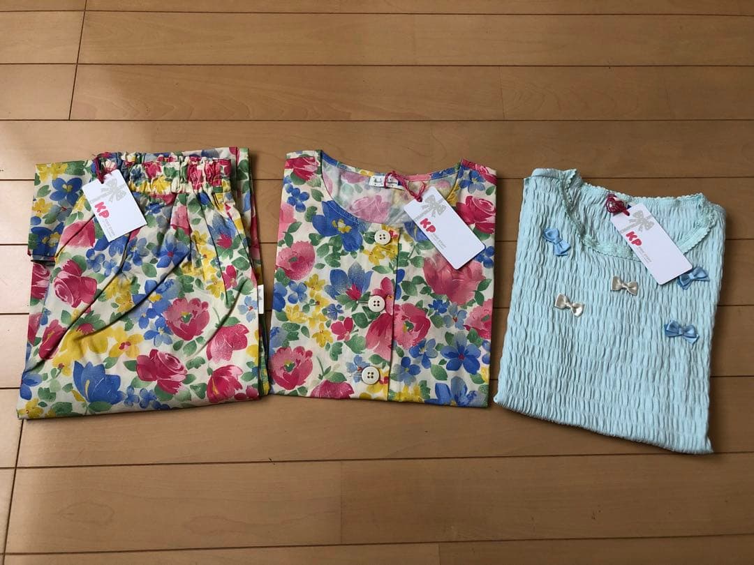 新品♡KP 花柄セットアップとシャーリングカットソーセット 150