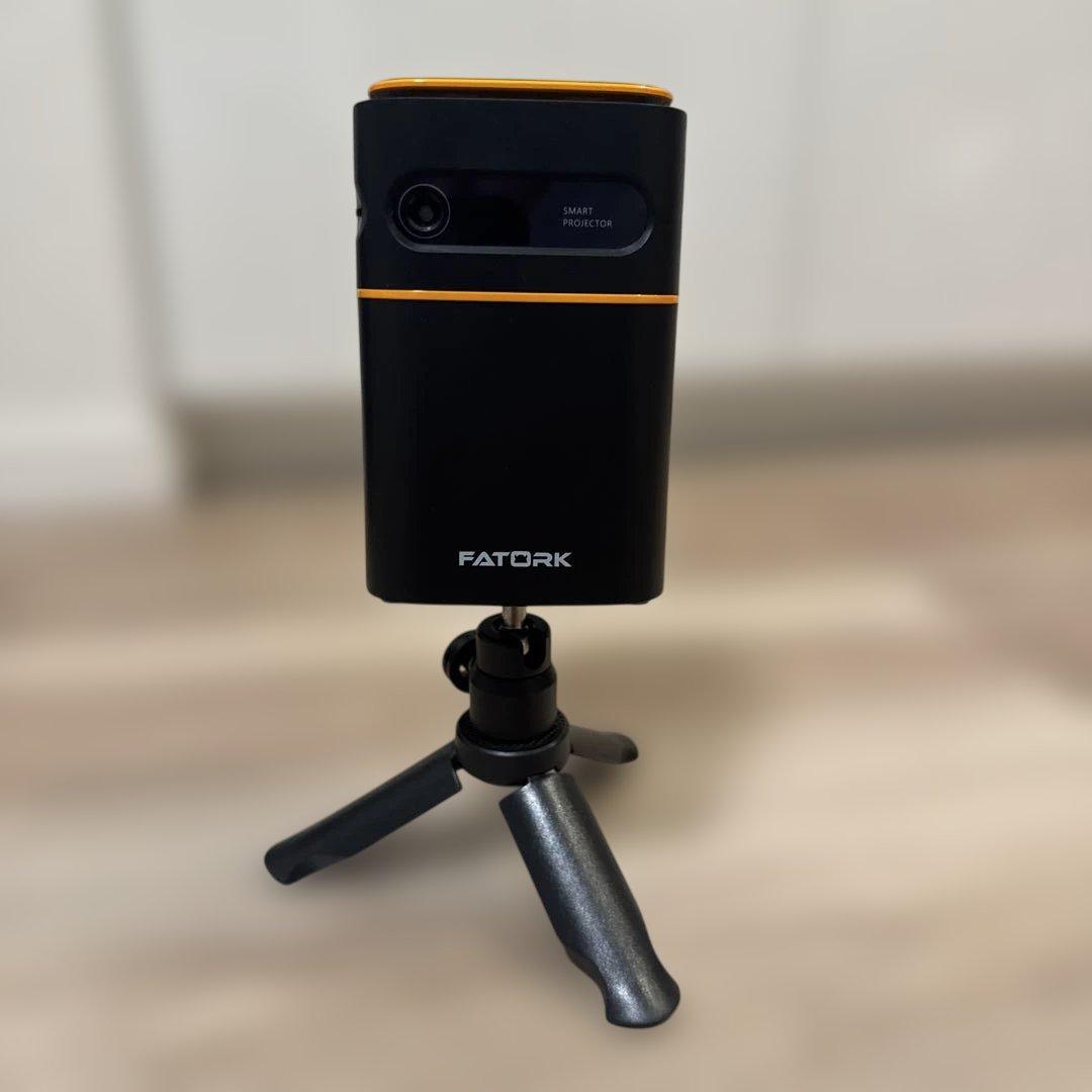 プロジェクター| 三脚とHDMIケーブル付き