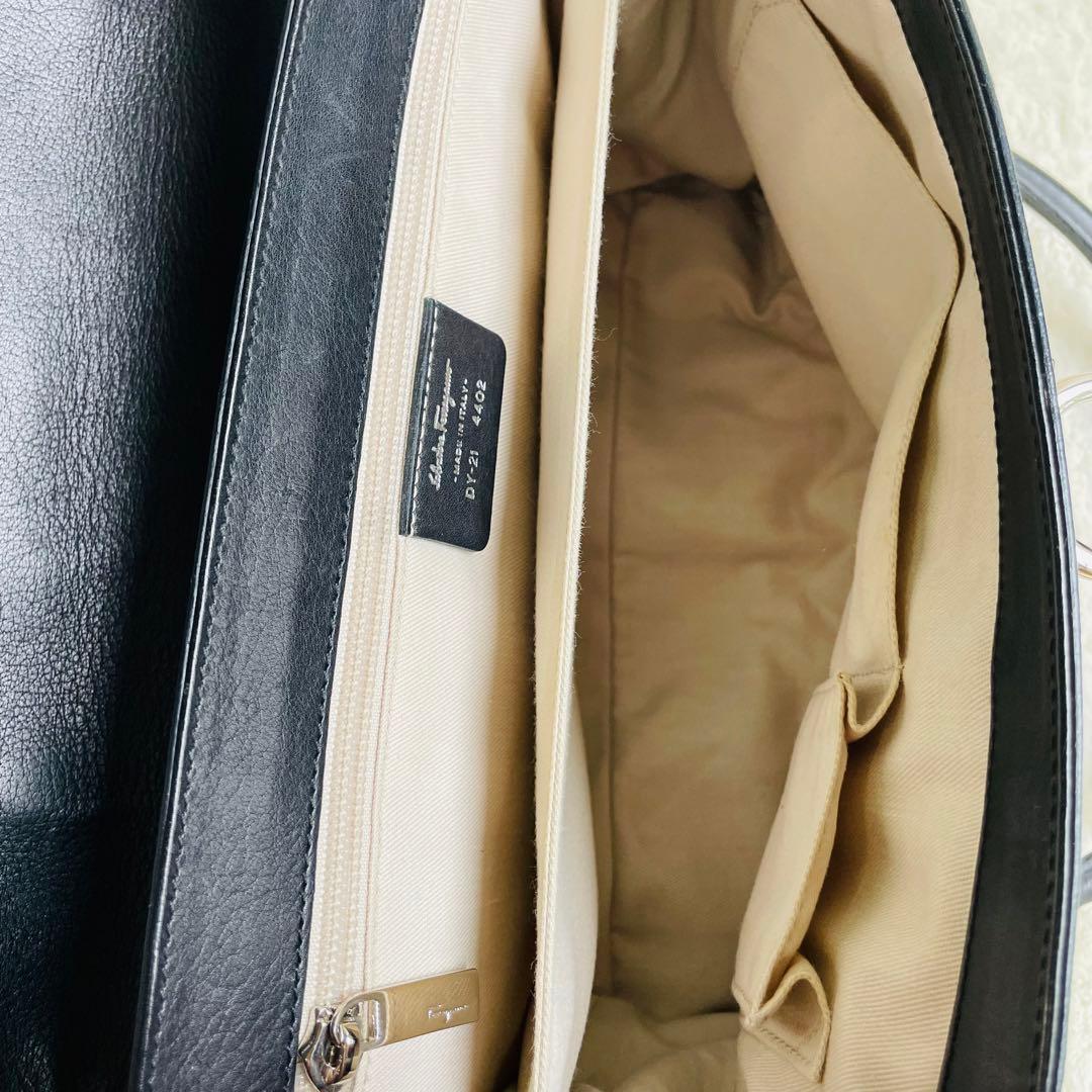 【超希少】サルヴァトーレ　フェラガモ ガンチーニ ショルダーバッグ　黒