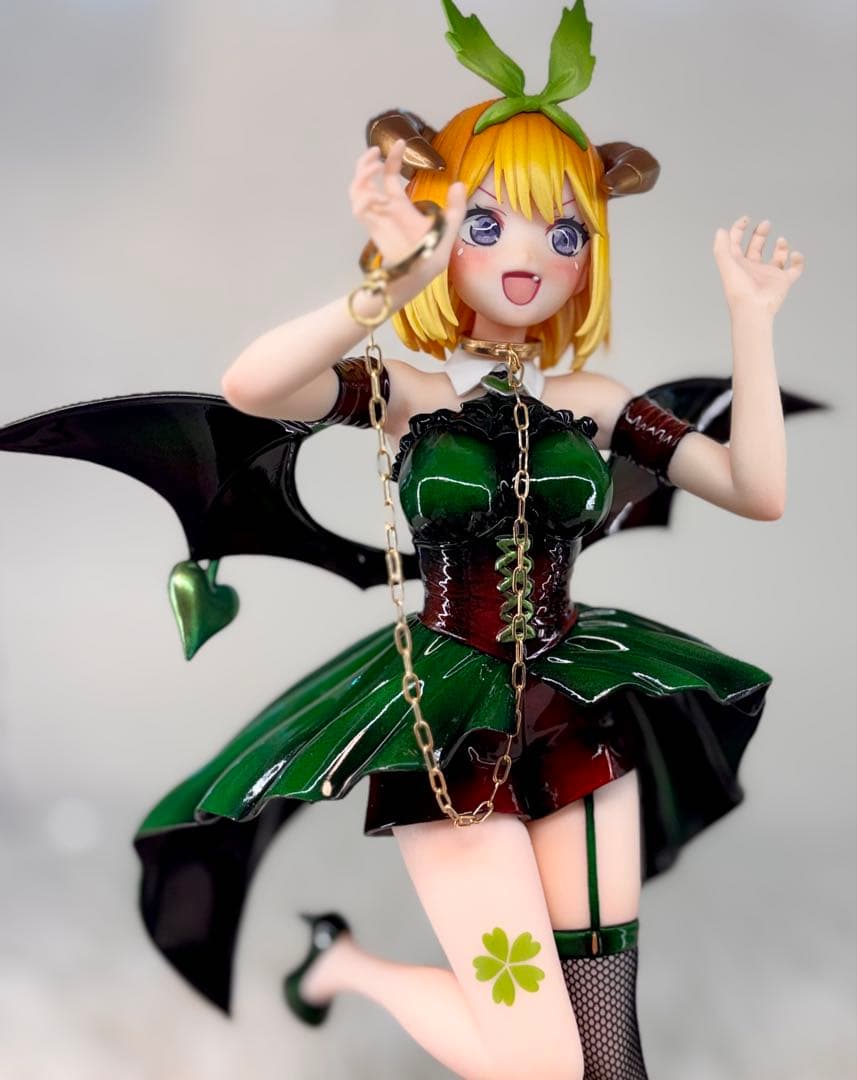 ぐ*す様 五等分の花嫁　中野四葉　フィギュア　リペイント　小悪魔ver ゴールド