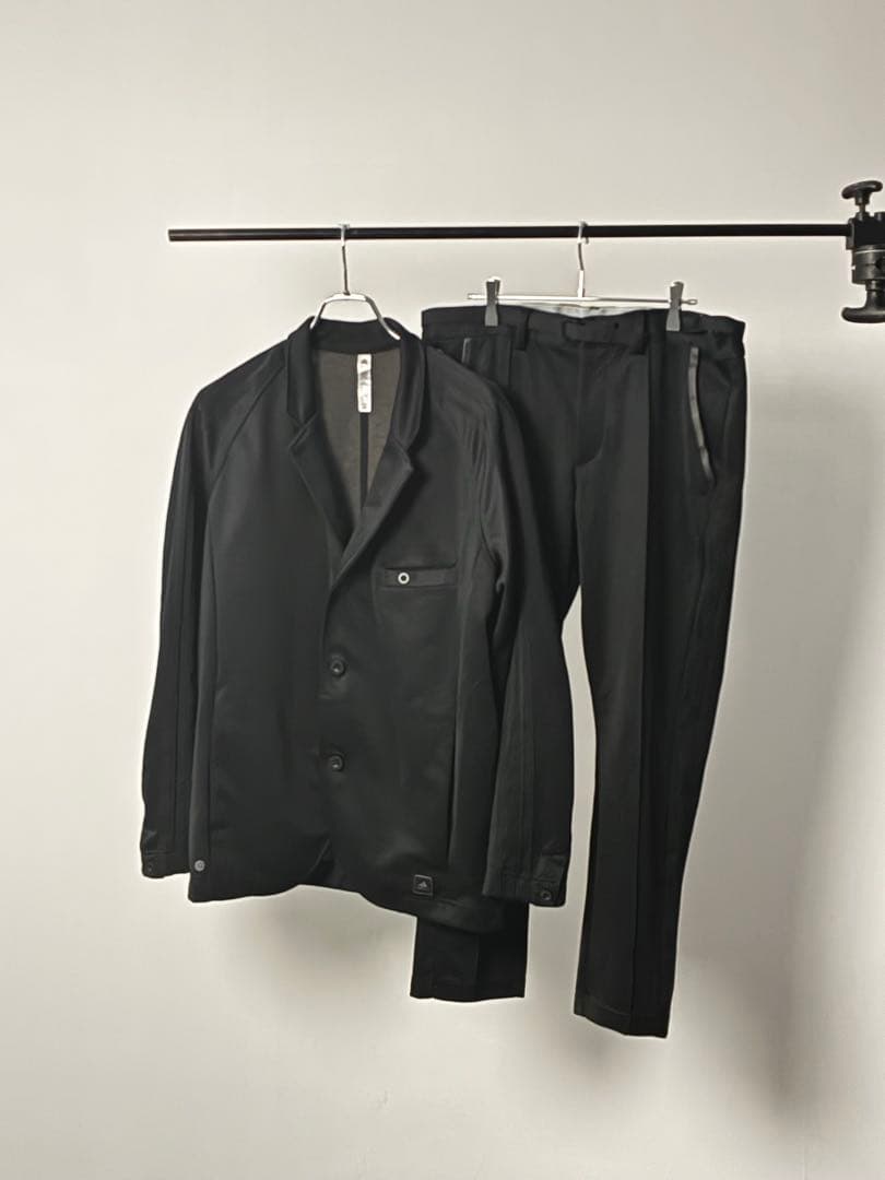 スリーストライプス テーラードジャケット＆アンクルパンツ セットアップ