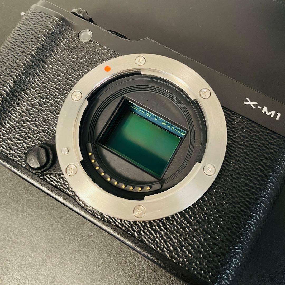 FUJIFILM X-M1 Body Black Set 充電器& ケーブル付き