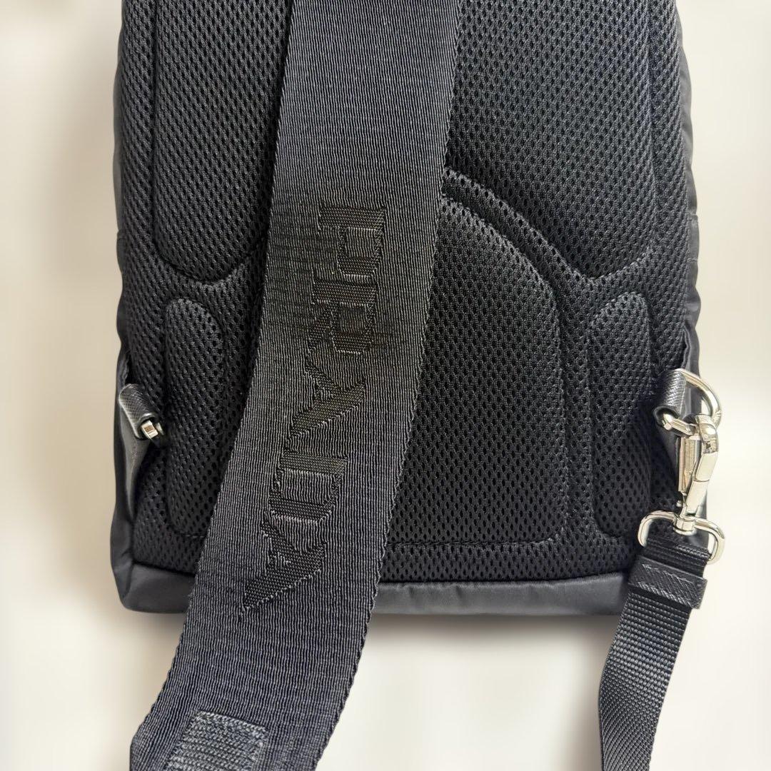 PRADA プラダ トライアングルロゴボデ イバッグショルダーバッグ